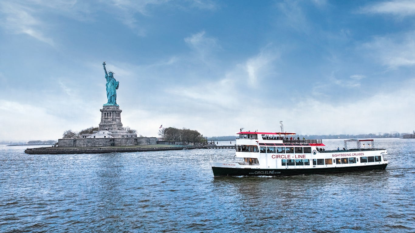John Deere marine engine powers a Circle Line Sightseeing Cruises ship through NYC harbor